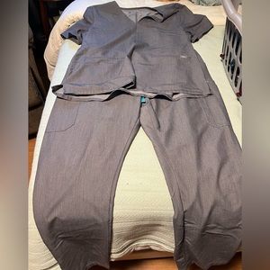 FIGS Graphite Scrub Set XL